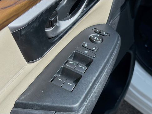 Used 2018 Honda CR-V Touring image 22