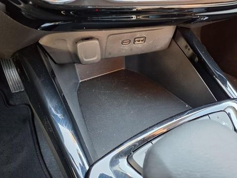 Used 2025 Chevrolet Trax LT w/ LT Convenience Package FWD image 29