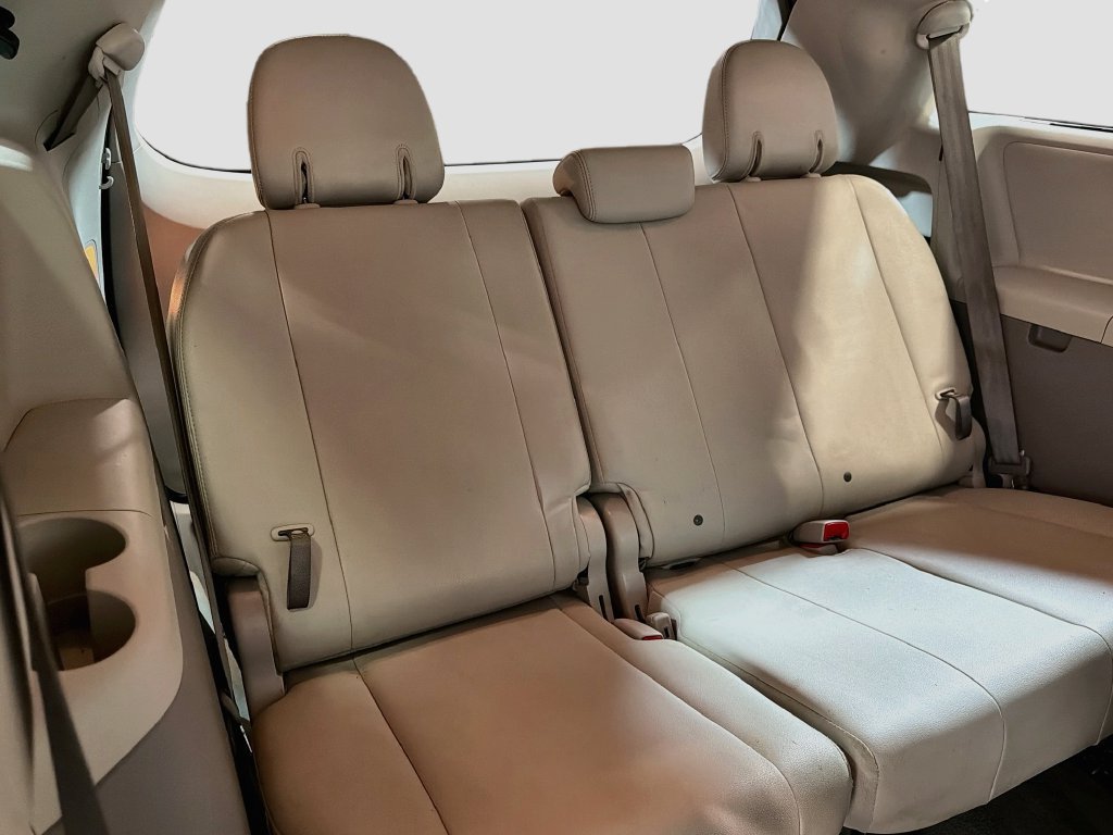 Used 2014 Toyota Sienna XLE FWD image 24