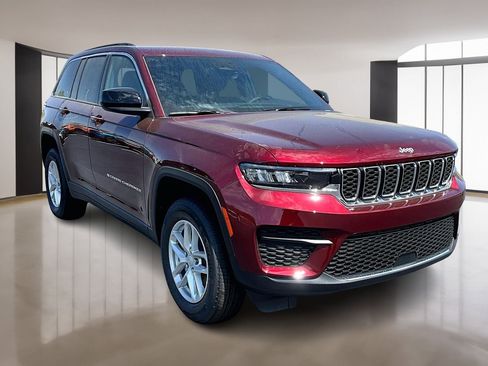 New 2026 Jeep Grand Cherokee Laredo image 1
