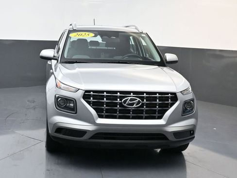 Certified 2025 Hyundai Venue SEL image 9