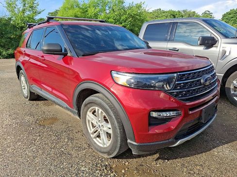Used 2020 Ford Explorer XLT w/ Equipment Group 202A AWD/4WD image 2