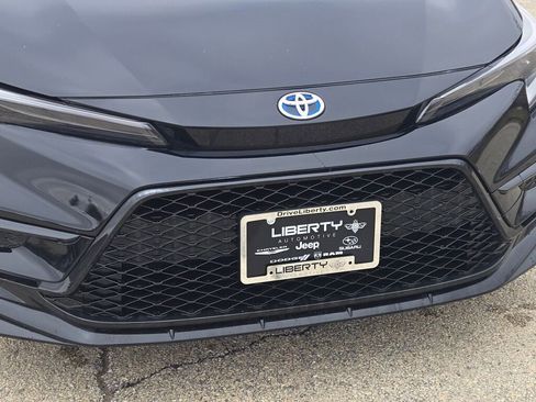 Used 2024 Toyota Corolla SE w/ SE Package image 5