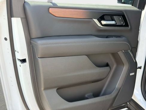 New 2026 GMC Yukon XL Denali w/ Denali Reserve Package AWD/4WD image 11
