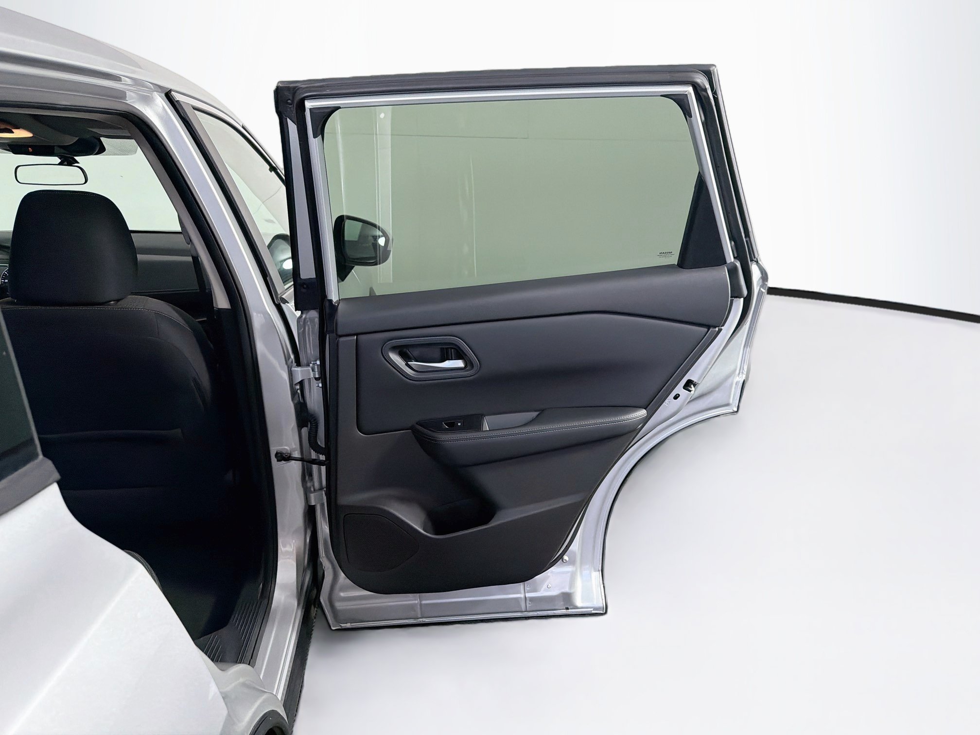 Used 2025 Nissan Rogue SV FWD image 31