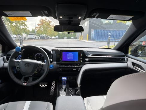 Used 2026 Toyota Camry SE FWD image 21