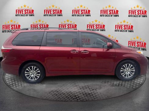 Used 2019 Toyota Sienna XLE image 8