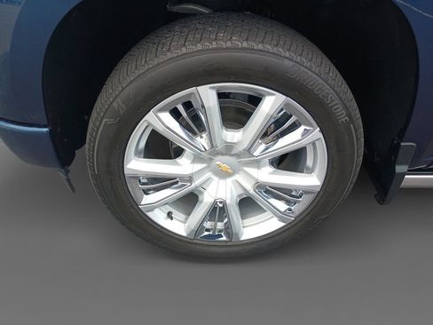 Used 2023 Chevrolet Silverado 1500 High Country w/ High Country Premium Package AWD/4WD image 15