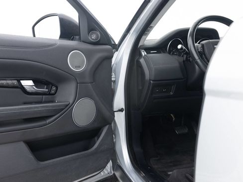 Used 2017 Land Rover Range Rover Evoque SE image 24