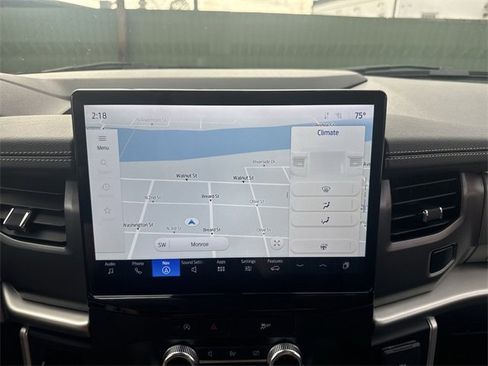 Used 2024 Ford Expedition XLT image 18