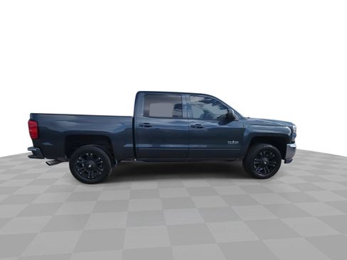 Used 2018 Chevrolet Silverado 1500 LT w/ Texas Edition RWD image 9