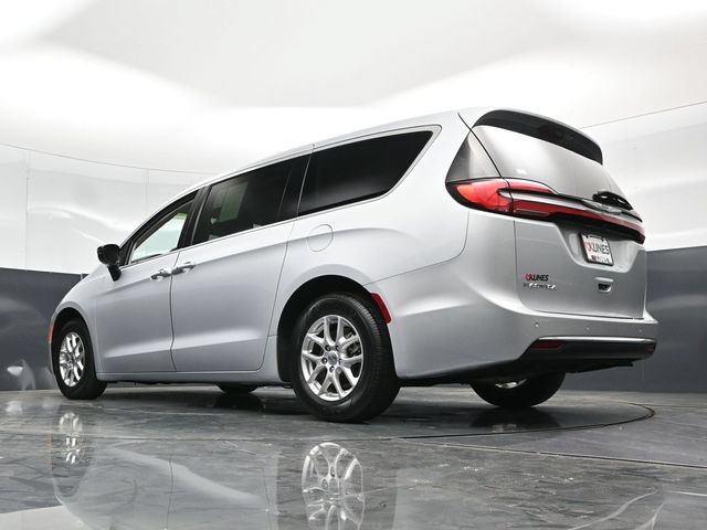 Certified 2024 Chrysler Pacifica Touring-L FWD image 61
