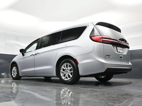 Certified 2024 Chrysler Pacifica Touring-L FWD image 61