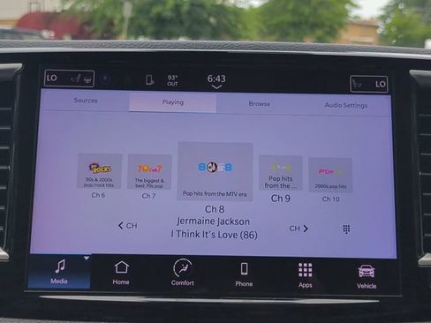 Used 2023 Chrysler Pacifica Touring-L FWD image 18