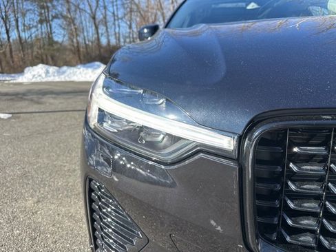 Certified 2025 Volvo XC60 B5 Core image 12