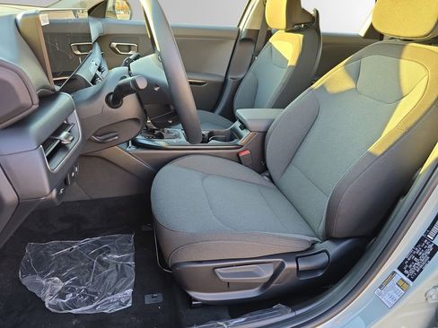 New 2025 Kia K4 LXS image 23
