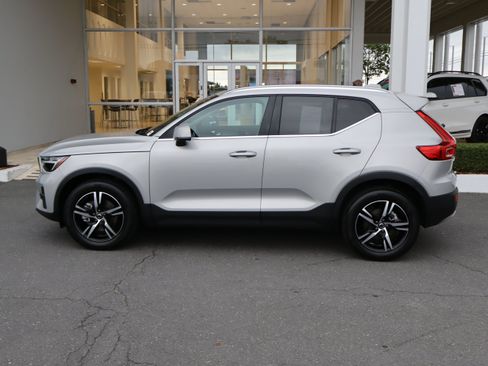 Used 2025 Volvo XC40 B5 Core AWD/4WD image 7