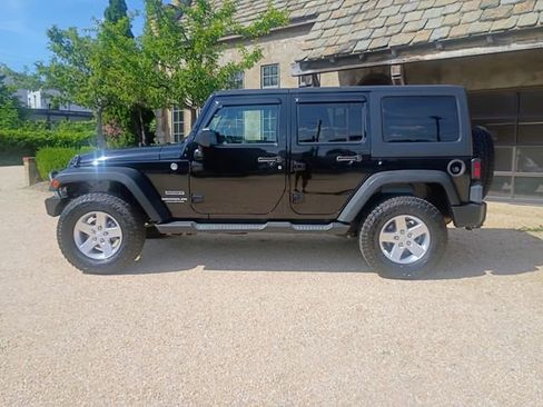 Used 2015 Jeep Wrangler Unlimited Sport w/ Quick Order Package 24S AWD/4WD image 6