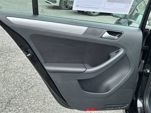 Used 2016 Volkswagen Jetta Sport FWD image 20