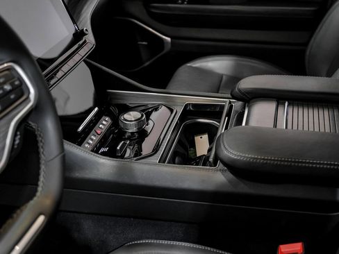 Used 2023 Jeep Wagoneer Series II image 22