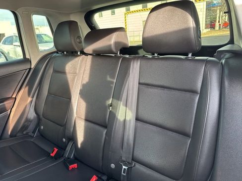 Used 2013 Volkswagen Tiguan SE image 24