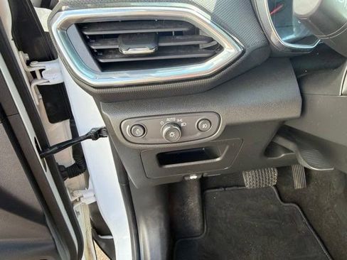 Used 2023 Chevrolet TrailBlazer LT FWD image 19