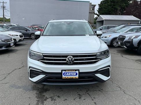 Used 2023 Volkswagen Tiguan SE w/ Panoramic Sunroof Package AWD/4WD image 3