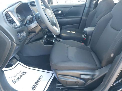 Used 2023 Jeep Renegade Latitude w/ Sun & Fun Group AWD/4WD image 6