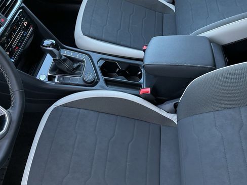 Used 2025 Volkswagen Taos SE image 35