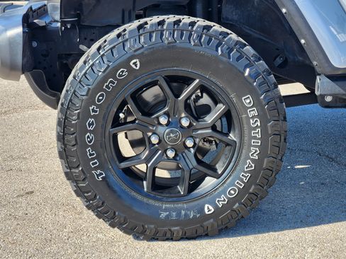 Used 2024 Jeep Gladiator Sport AWD/4WD image 10
