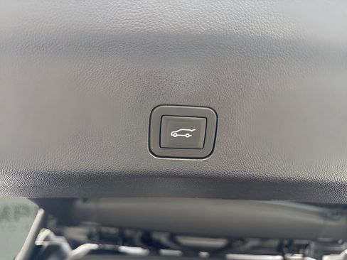 Used 2025 Chevrolet Tahoe LT AWD/4WD image 32