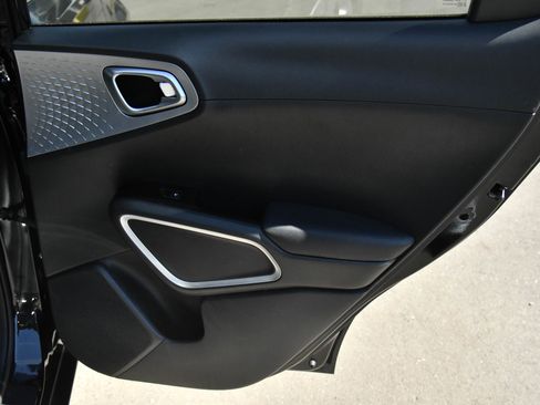 Used 2023 Kia Soul LX image 34