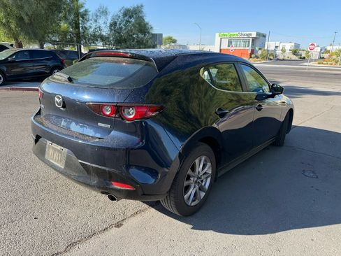 Used 2021 MAZDA MAZDA3 s FWD image 2