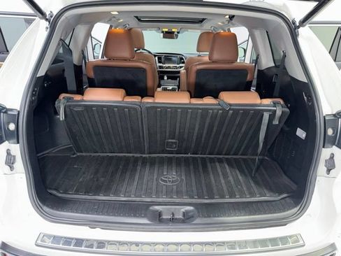 Used 2019 Toyota Highlander Limited Platinum AWD/4WD image 32