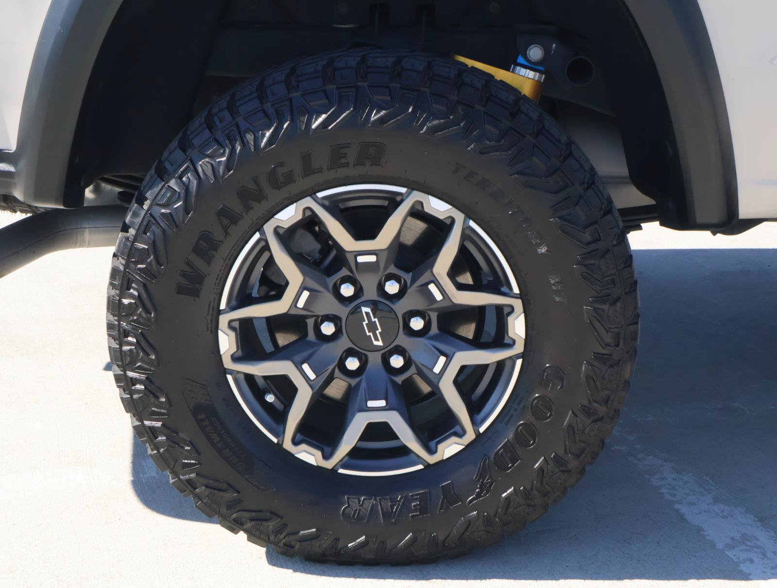 Used 2026 Chevrolet Colorado ZR2 w/ Technology Package AWD/4WD image 7