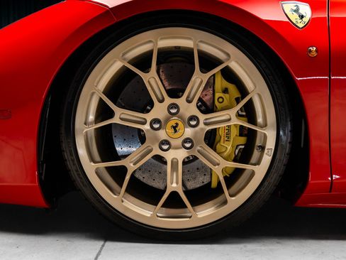 Used 2018 Ferrari 488 GTB RWD image 2