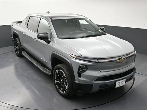 Used 2026 Chevrolet Silverado EV LT AWD/4WD image 21