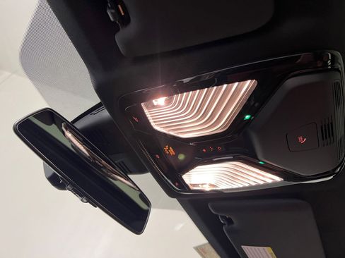 Used 2025 BMW 330i xDrive Sedan w/ Convenience Package image 20