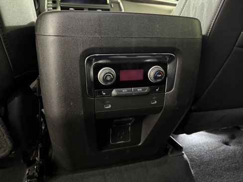 Used 2022 Chevrolet Suburban LT w/ Luxury Package image 15