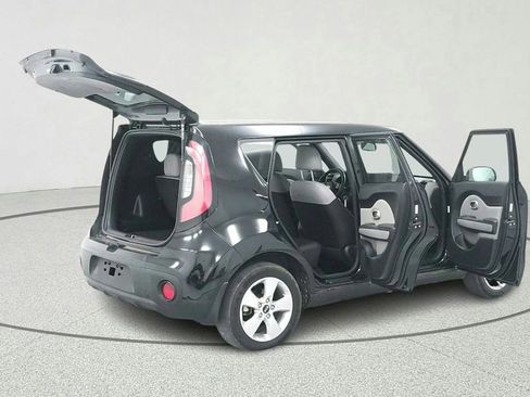 Used 2017 Kia Soul FWD image 11