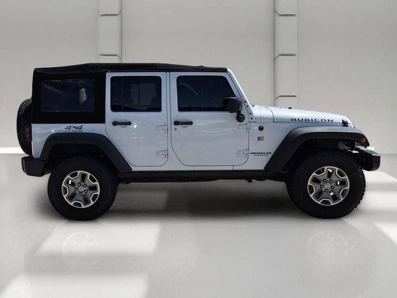 Used 2015 Jeep Wrangler Unlimited Rubicon w/ Connectivity Group AWD/4WD image 6