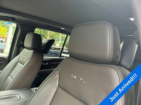 Used 2024 GMC Yukon Denali w/ Advanced Technology Package AWD/4WD image 7