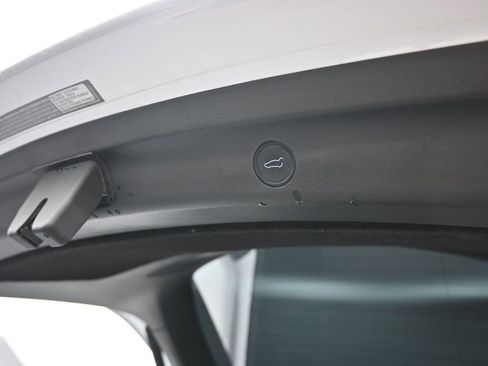 Used 2021 Tesla Model Y Long Range image 27