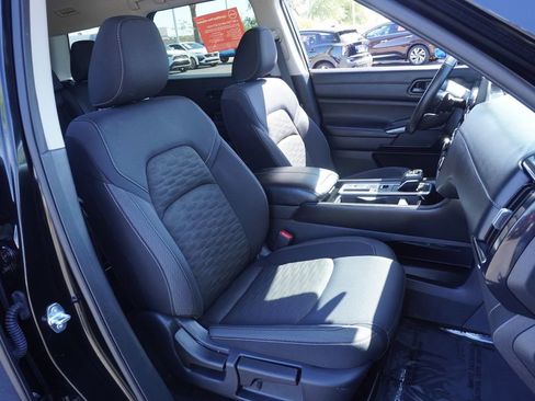 Certified 2025 Nissan Pathfinder SV FWD image 13