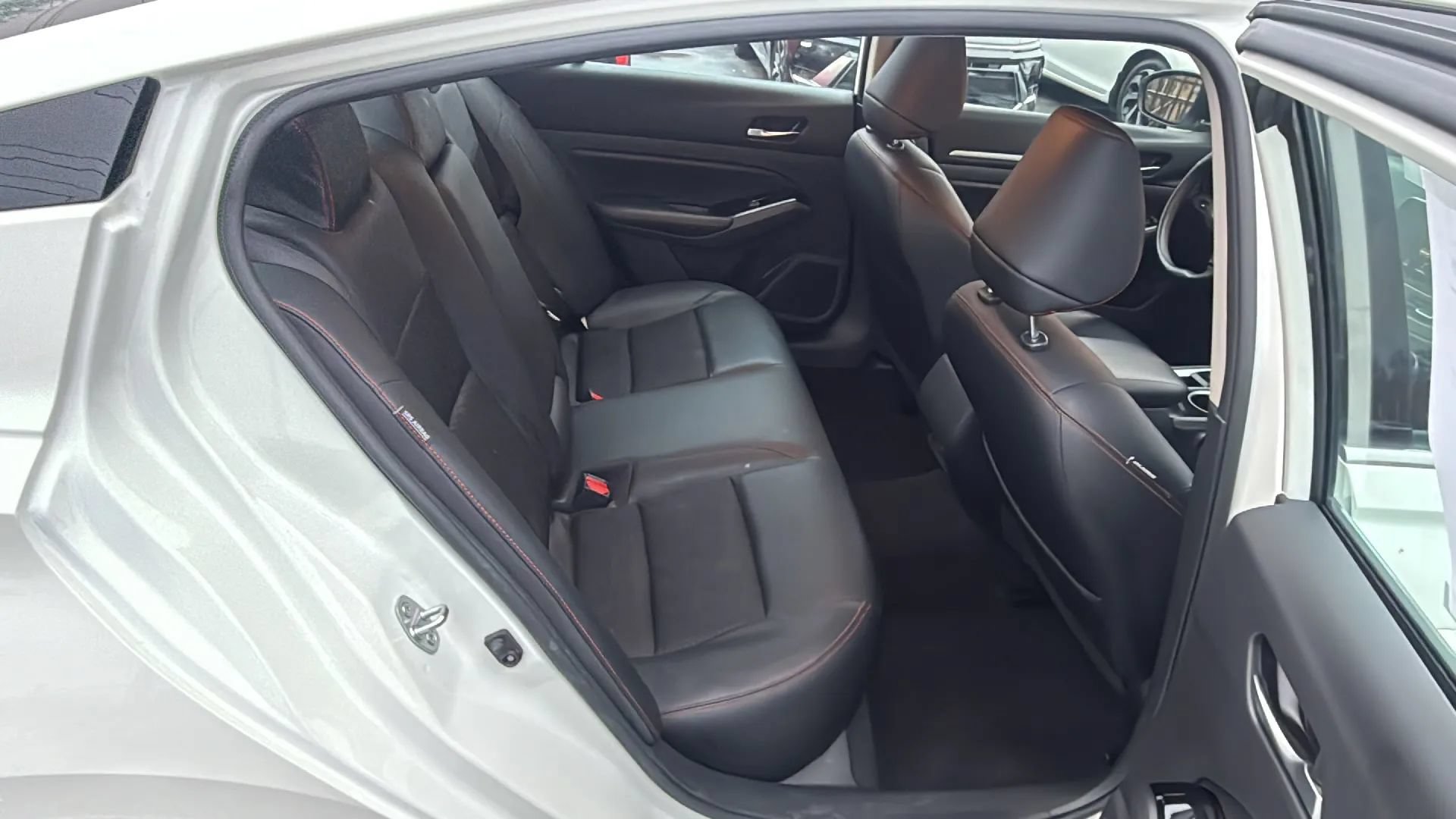 Used 2024 Nissan Altima 2.5 SR FWD image 7