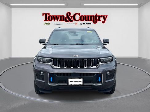 Used 2022 Jeep Grand Cherokee Overland image 2