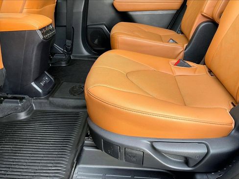 Used 2023 Toyota Highlander Platinum image 18