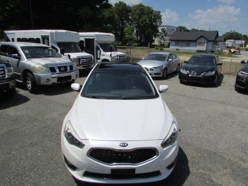 Used 2014 Kia Cadenza Premium w/ Luxury Package FWD image 3