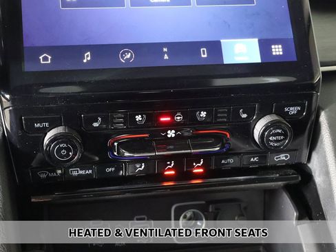 Used 2023 Jeep Grand Cherokee L Limited w/ Luxury Tech Group II image 8