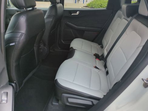 Used 2024 Ford Escape SE image 19